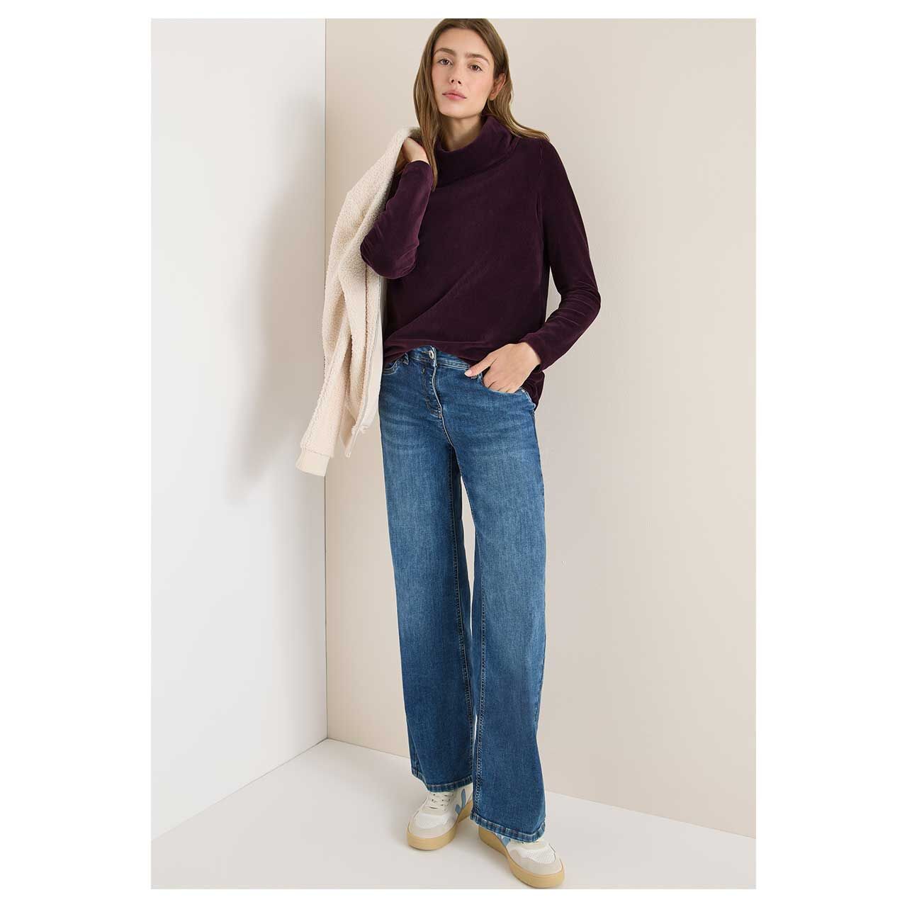 Damen Cord Pullover Big Collar von Cecil in Lila, Ganzkörperansicht gestylt am Model