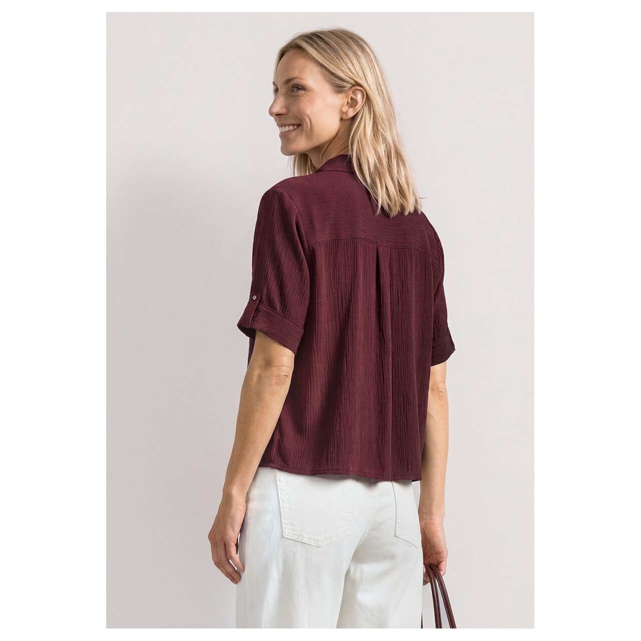 Damen Kurzarm Bluse Buttoned Shirtcollar von Street One in Lila, Rückansicht am Model