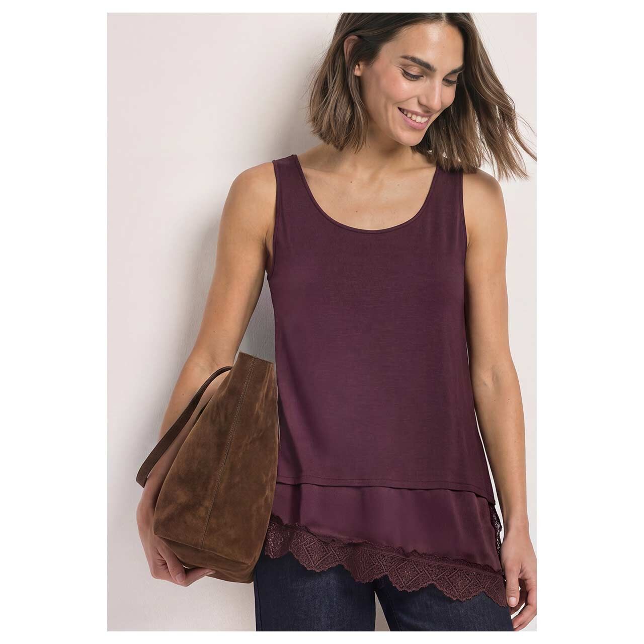 Damen Top Diagonal Woven Bottom von Street One in Lila, gestylte Vorderansicht am Model