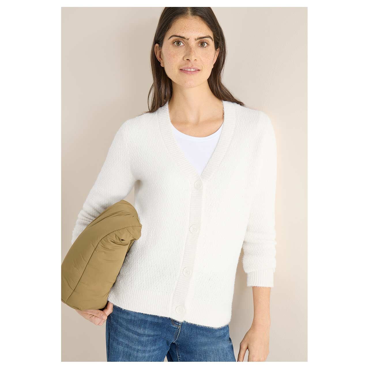 Damen Strickjacke Featheryarn Cardigan von Cecil in Cremeweiß, Vorderansicht am Model