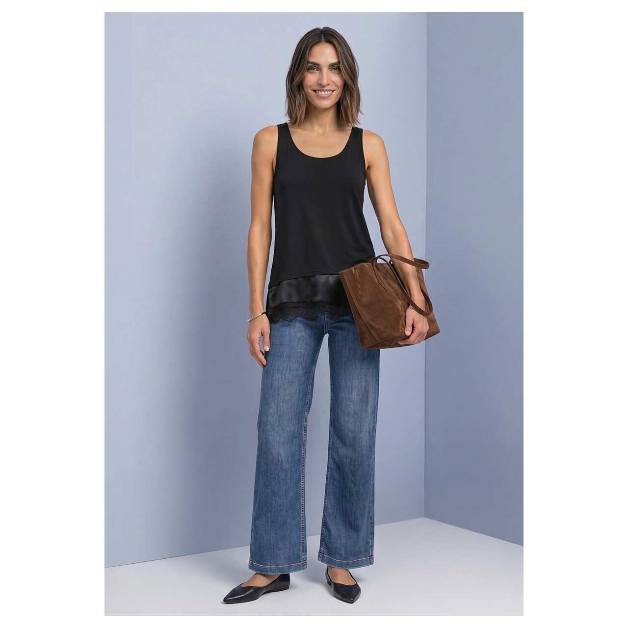 Damen Top Diagonal Woven Bottom von Street One in Schwarz, Ganzkörperansicht am Model