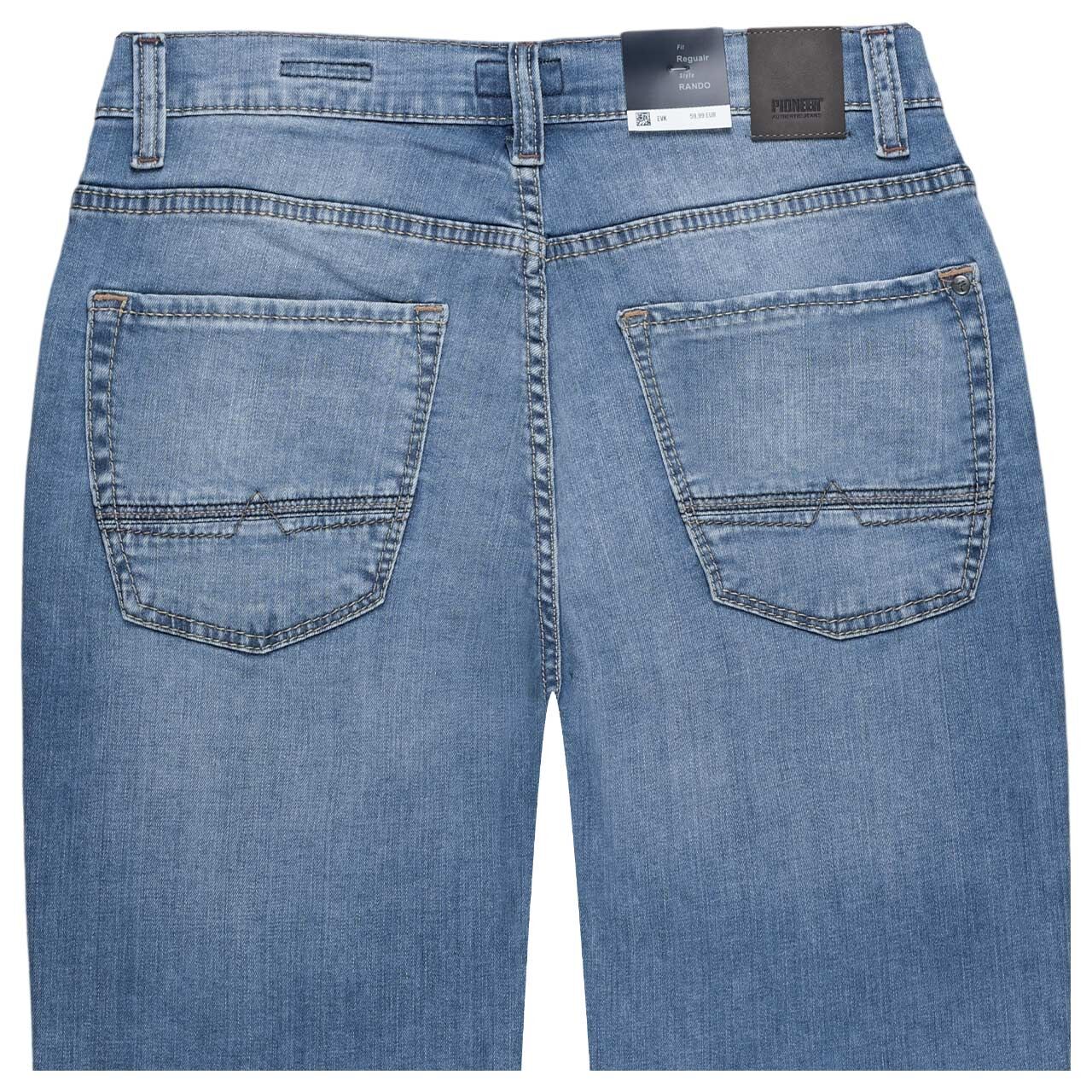 Bermuda Jeans Rouven Megaflex von Pioneer in Hellblau angewaschen, detaillierte Rückansicht