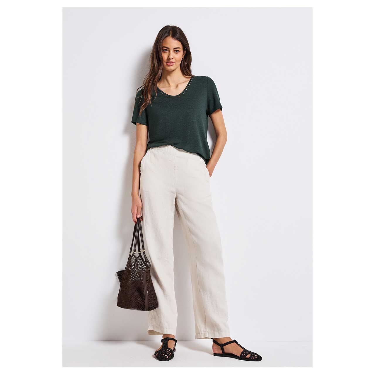 Damen T-Shirt Linen Look with Crochet von Street One in Dunkelgrün, Gesamtansicht getragen