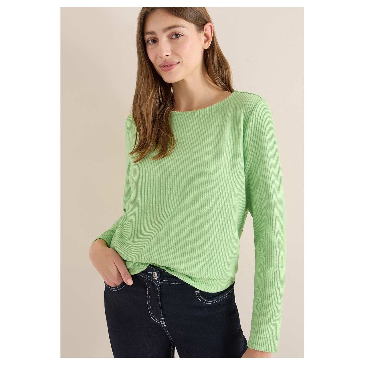 Damen Langarm Shirt Vertical Structure Boatneck von Cecil in Hellgrün gestreift, Vorderansicht am Model