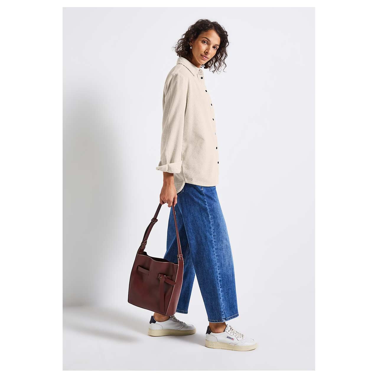Damen Langarm Cord Long Bluse Corduroy von Cecil in Hellbeige, Ganzkörperansicht am Model