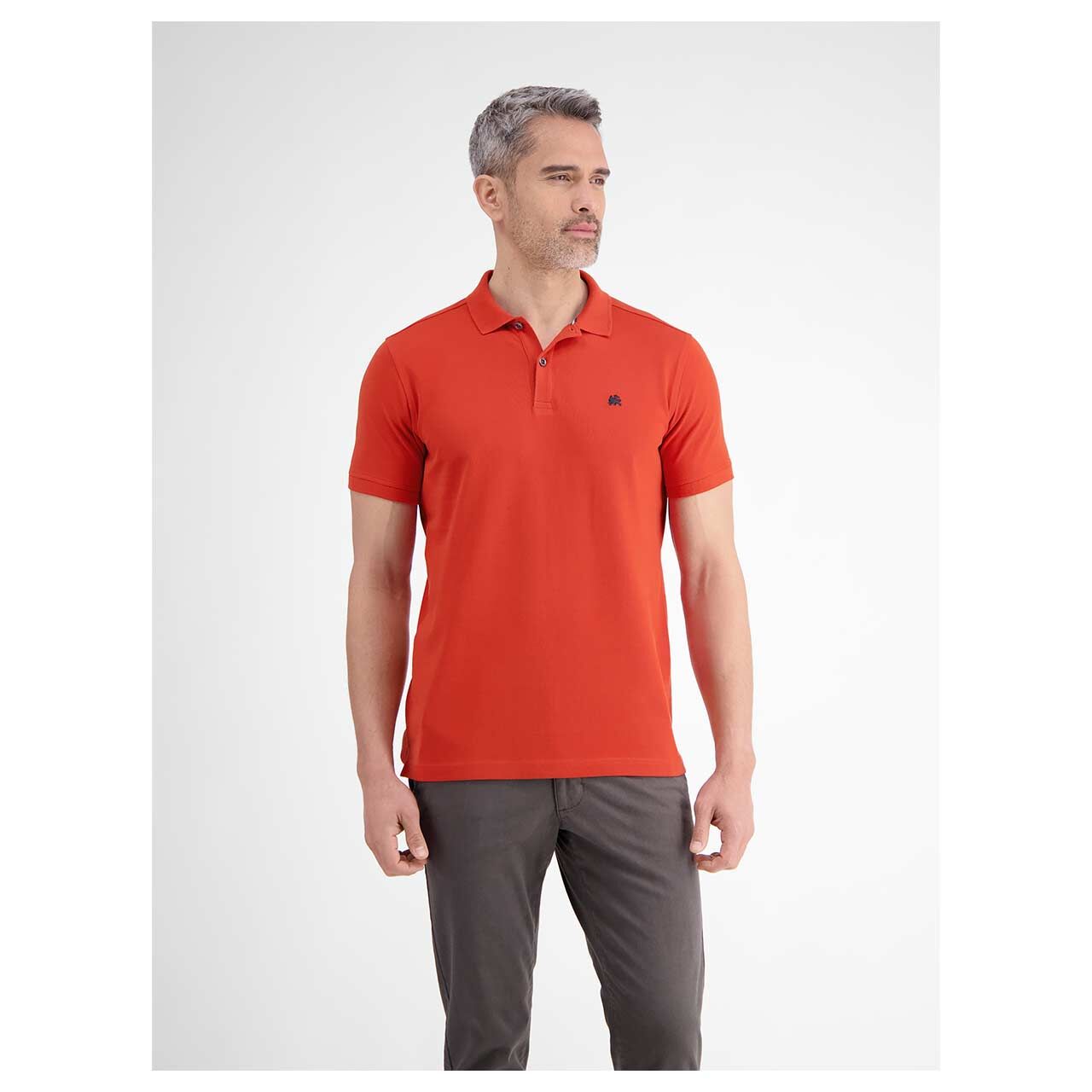 Herren Piqué Poloshirt von Lerros in Rot mit der Farbnummer 344, Vorderansicht am Model