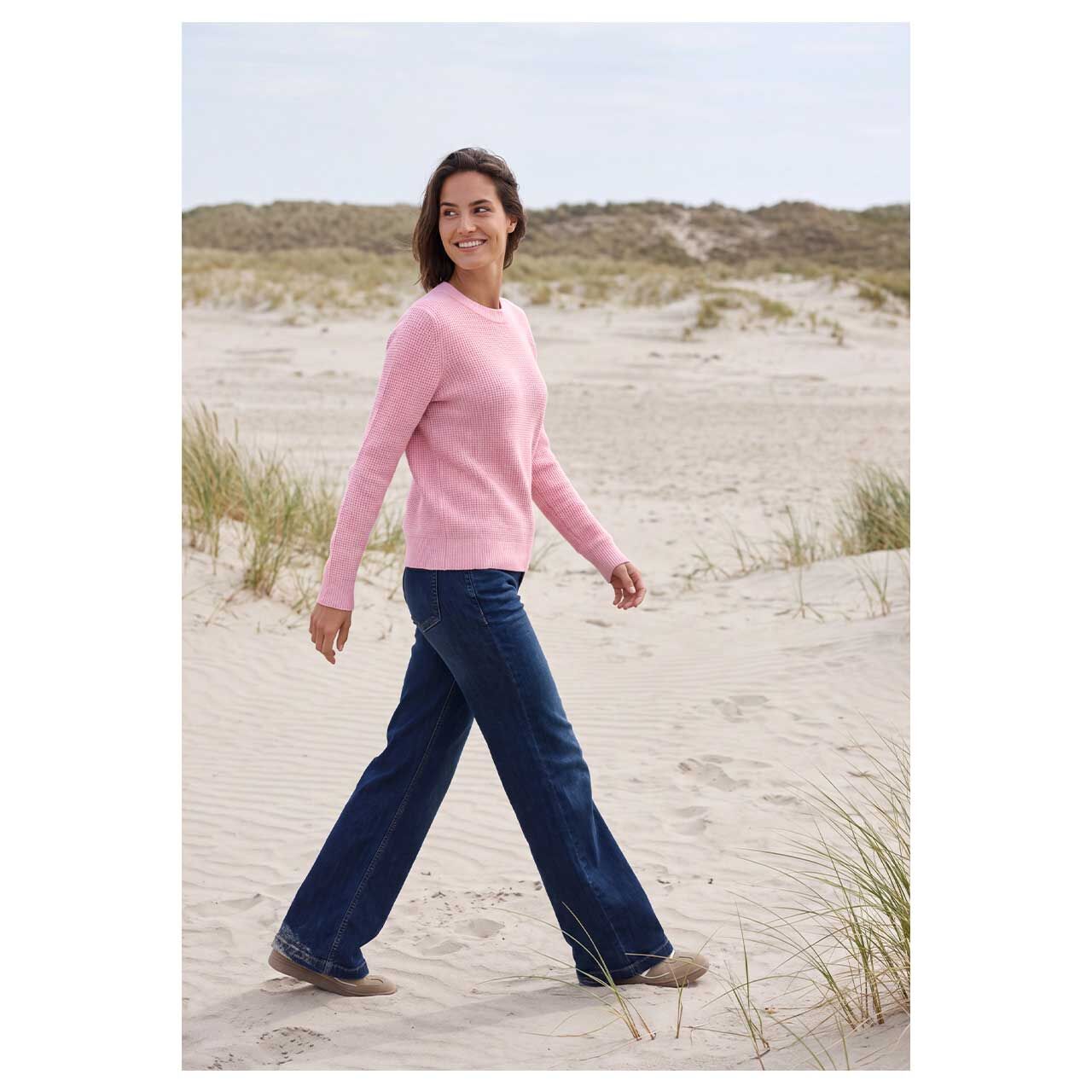 Damen Pullover Structured Cosy Sweater von Cecil in Rosa meliert, Ganzkörperansicht am Model