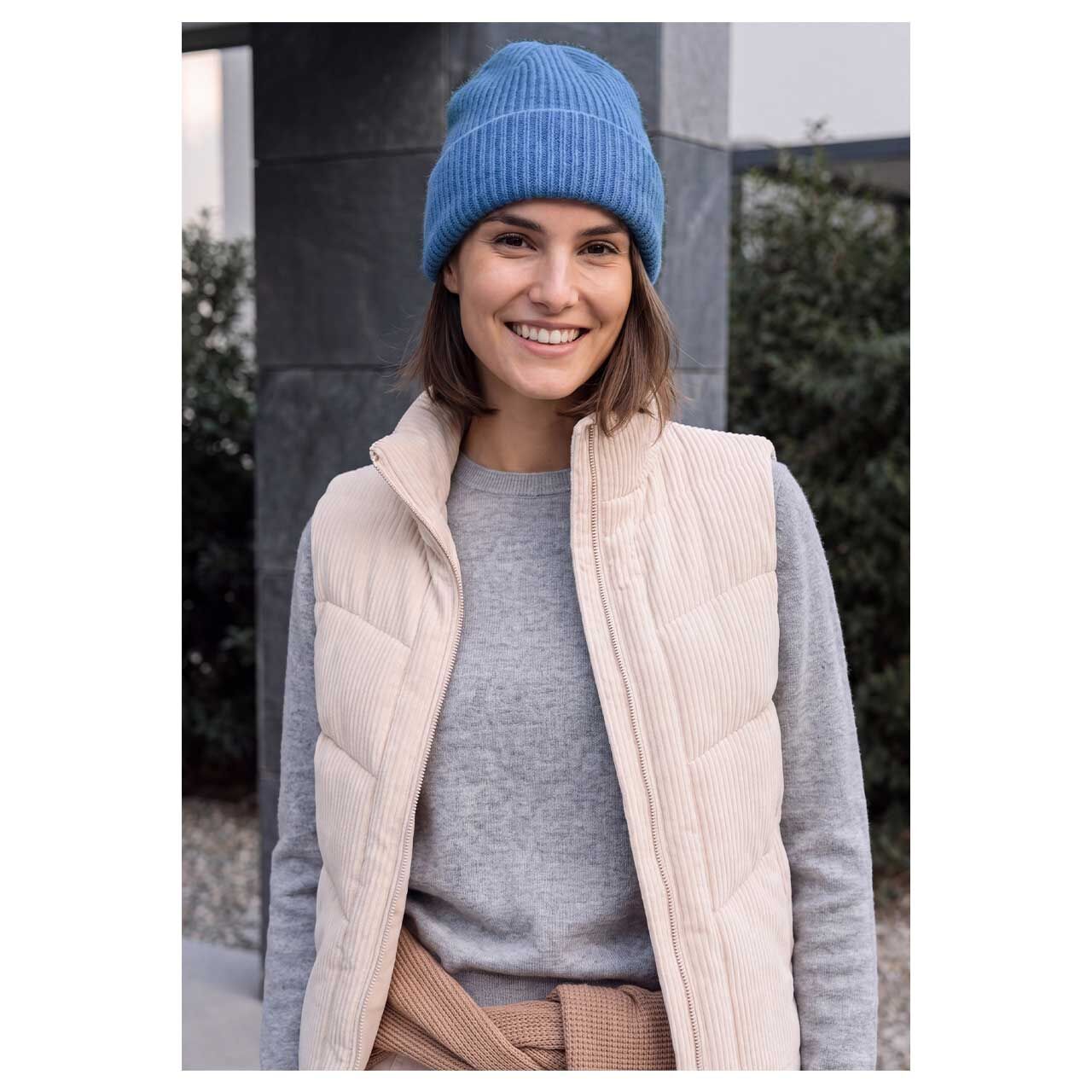 Damen Mütze Solid Knit Cap von Cecil in Hellblau meliert, Vorderansicht am Model