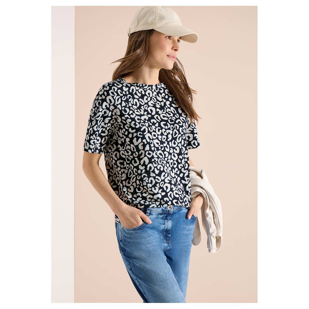 Damen T-Shirt Leo Slubyarn von Cecil in Dunkelblau mit Print, Vorderansicht am Model