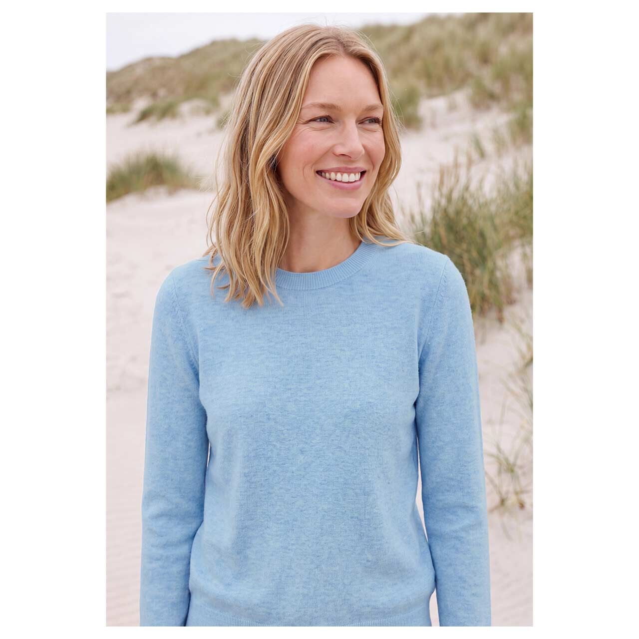 Damen Pullover Cosy Roundneck von Cecil in Hellblau meliert, detaillierte Vorderansicht am Model