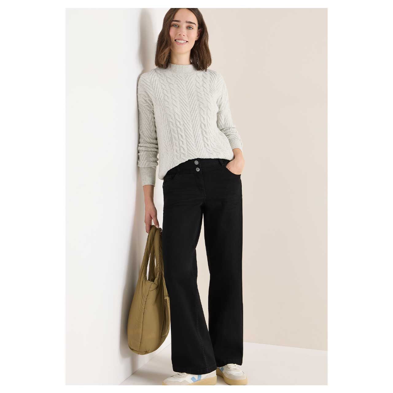 Stretch Damenjeans Neele von Cecil in Schwarz, Vorderansicht am Model