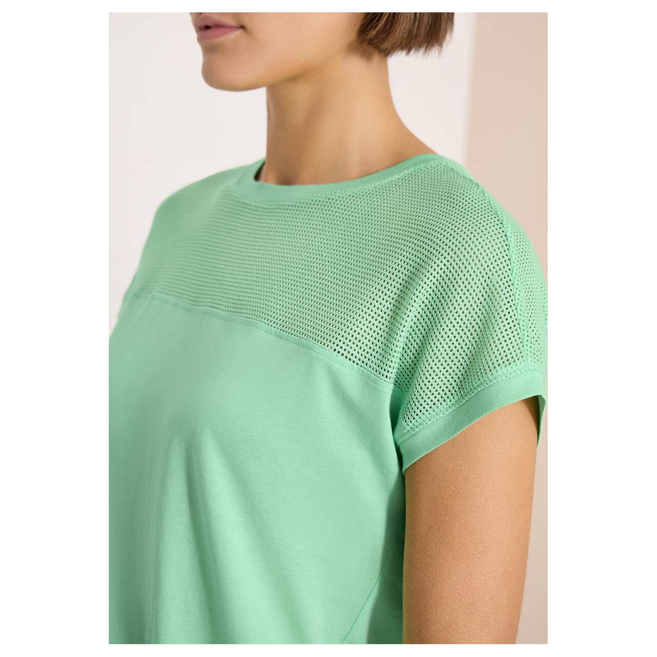 Damen T-Shirt Mesh Insert von Cecil in Hellgrün, detaillierte Vorderansicht am Model