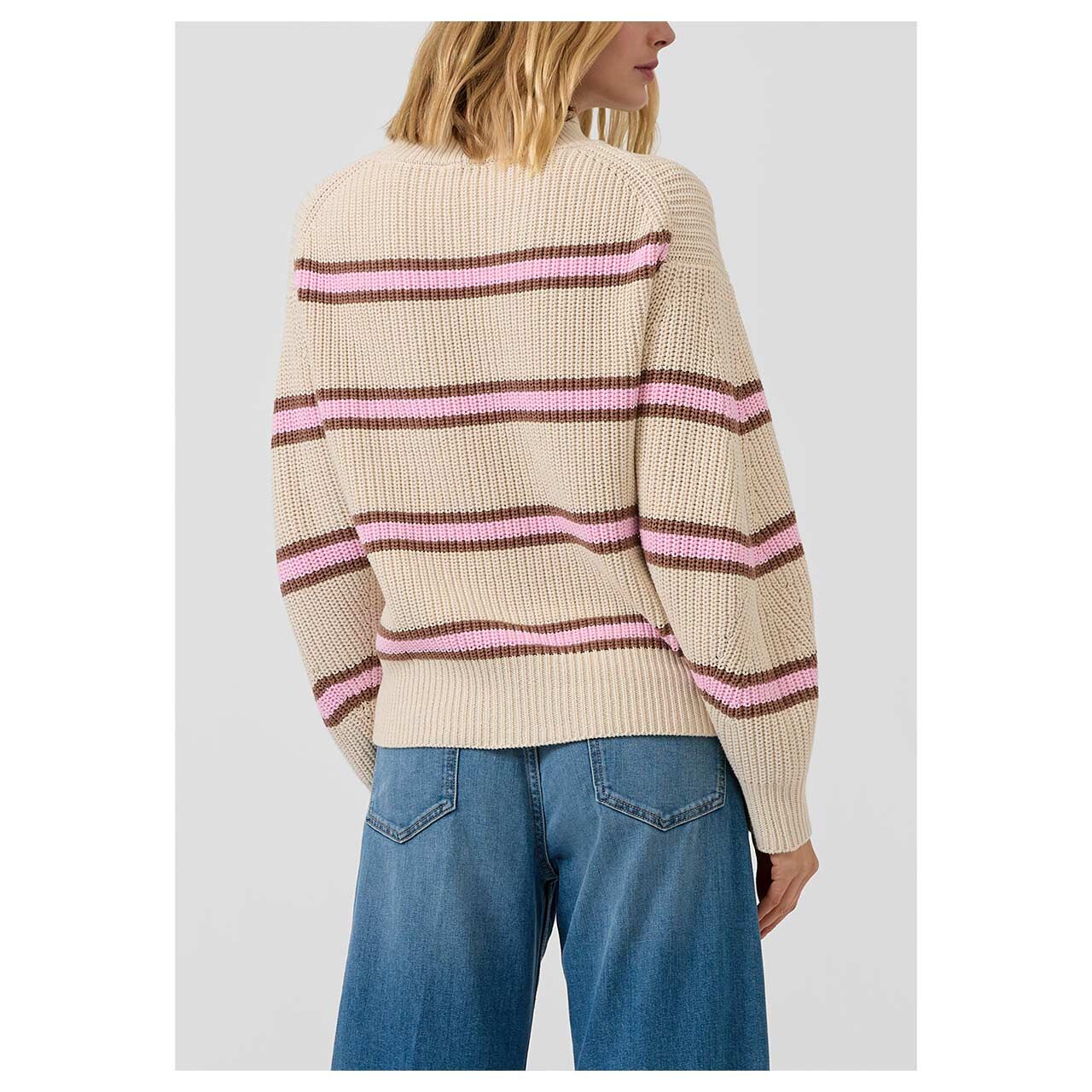 s.Oliver Damen Pullover in Cremeweiß gestreift, Rückansicht am Model