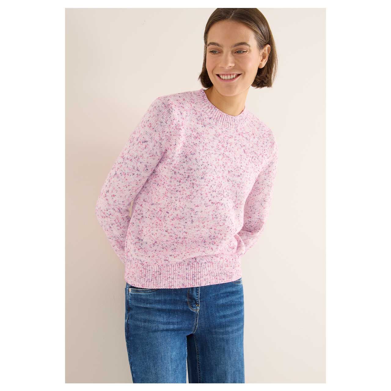 Damen Pullover Space Dye von Cecil in Rosa mit Print, detaillierte Vorderansicht am Model