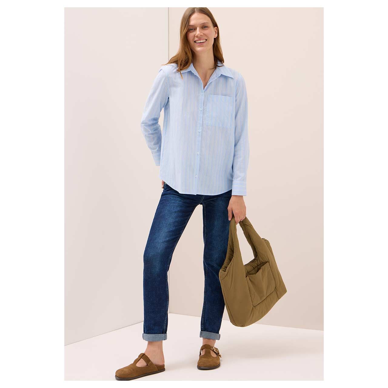 Damen Langarm Bluse Stripe Blouse von Cecil in Hellblau gestreift, Ganzkörperansicht vom Model