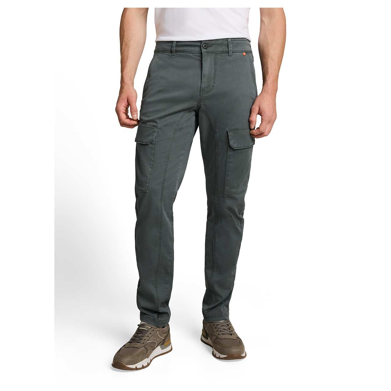 Stretch Herren Cargo Baumwollhose Tyler in Olivgrün, Vorderansicht am Model