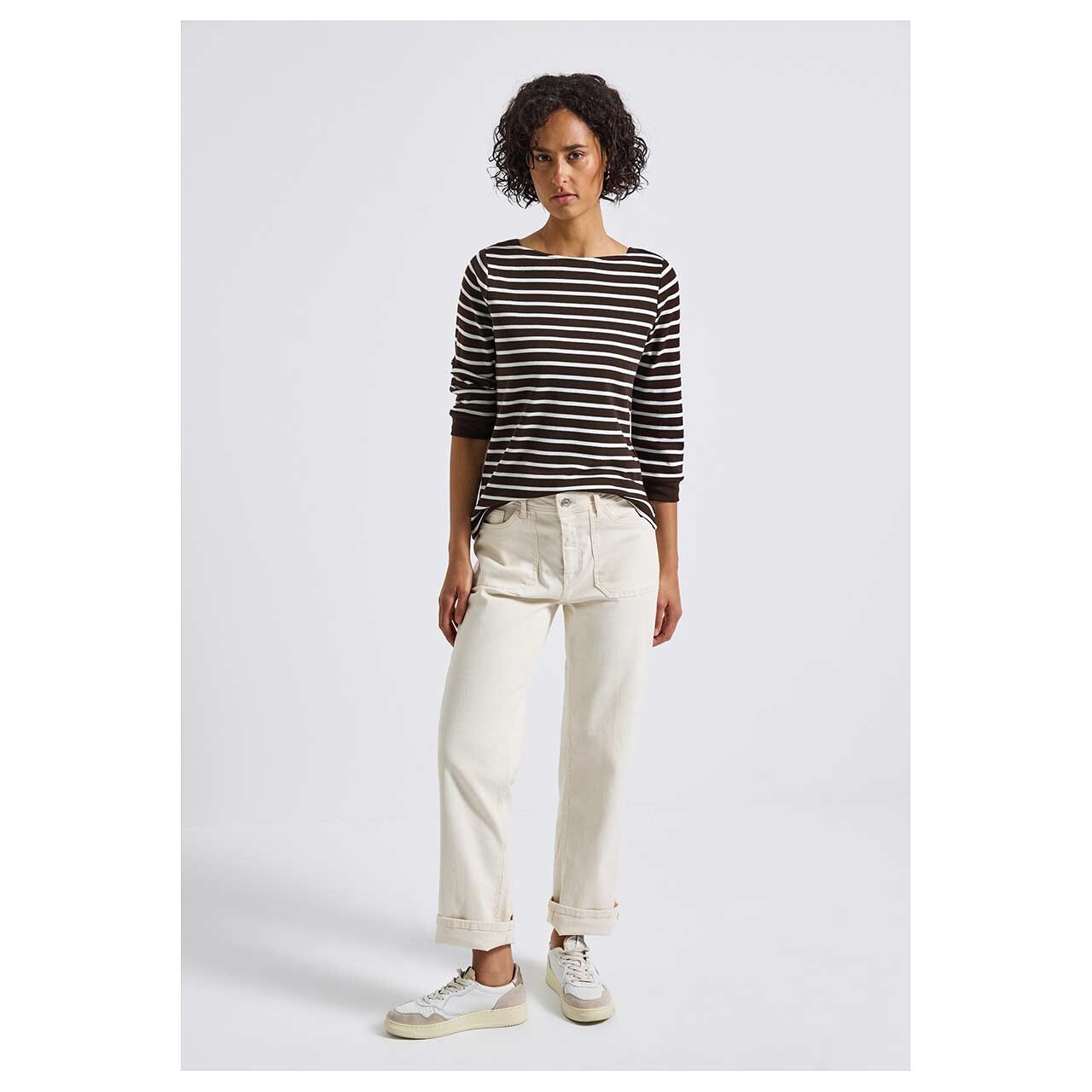 Damen 3/4 Arm Shirt Basic U-Boat von Street One in Dunkelbraun gestreift, Ganzkörperansicht am Model