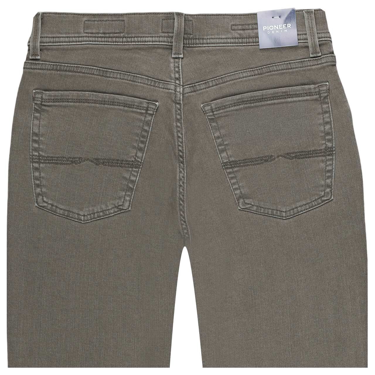 Stretch Herrenjeans Rando Megaflex in Graubraun von Pioneer, detaillierte Rückansicht