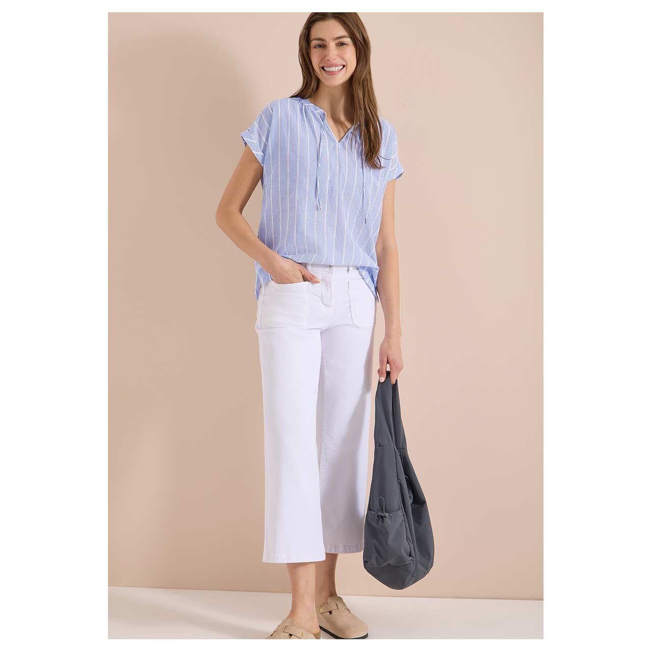 Damen Kurzarm Bluse Striped Structure von Cecil in Hellblau gestreift, Ganzkörperansicht