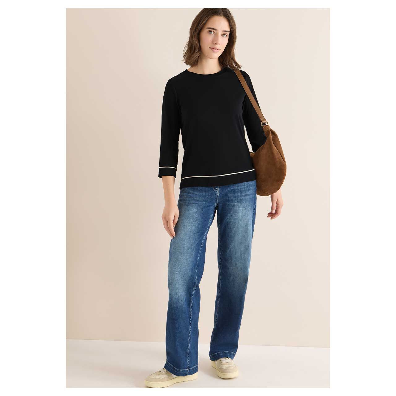 Damen 3/4 Arm Shirt Piping Detail Round Neck von Cecil in Schwarz, Ganzkörperansicht am Model