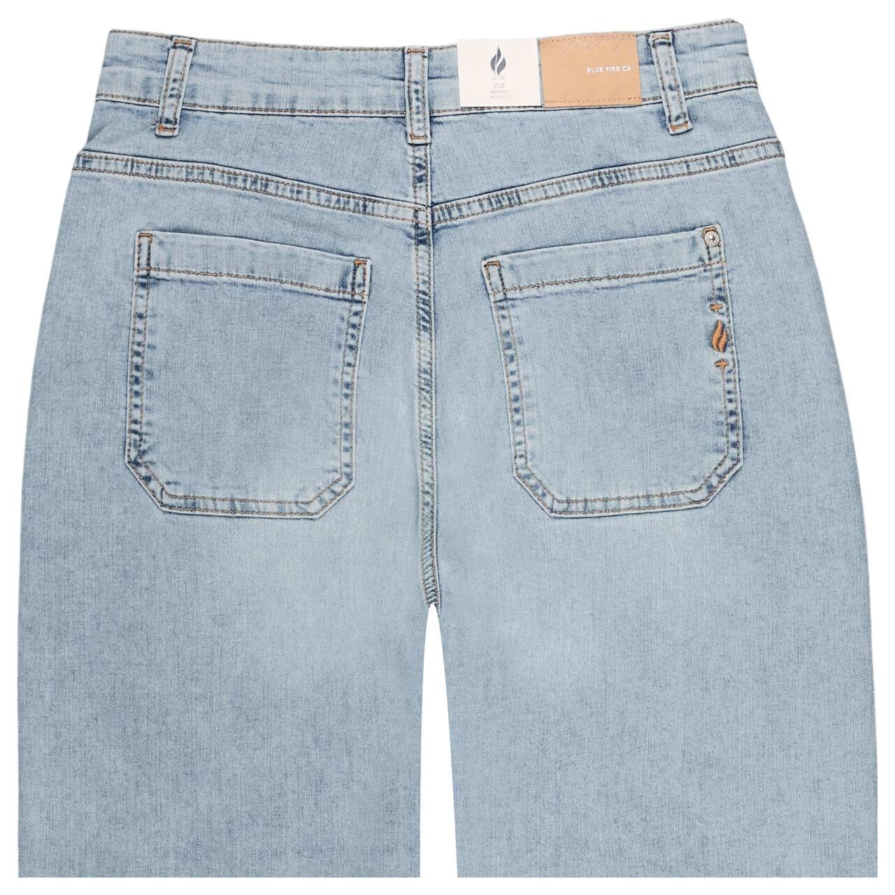 Damenjeans Zoe von Blue Fire in Hellblau angewaschen, detaillierte Rückansicht