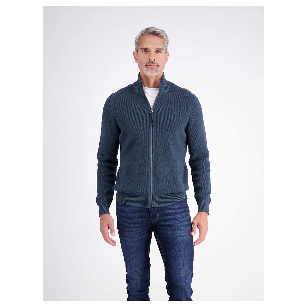 Herren Strickjacke von Lerros in Dunkelblau meliert, Vorderansicht am Model