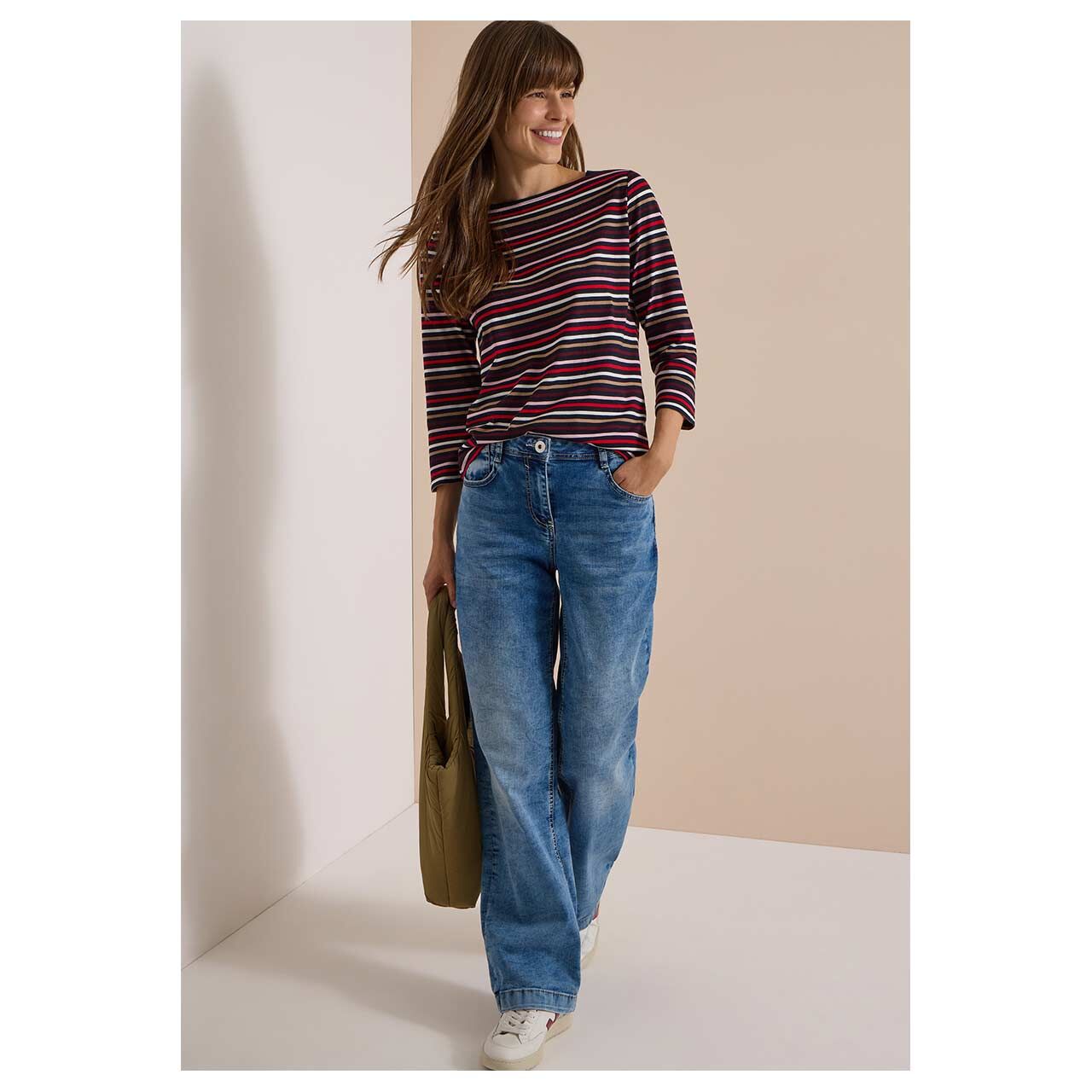 3/4 Arm Shirt Multi Striped Boatneck von Cecil in Dunkelblau gestreift, Ganzkörperansicht am Model