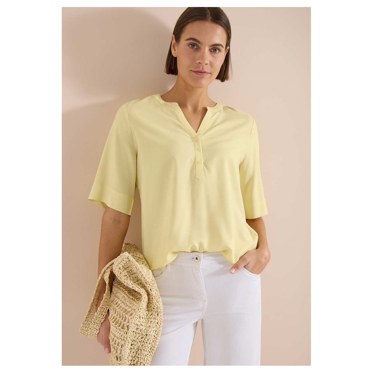 Damen Kurzarm Bluse Solid Splitneck von Cecil in Gelb, Vorderansicht am Model
