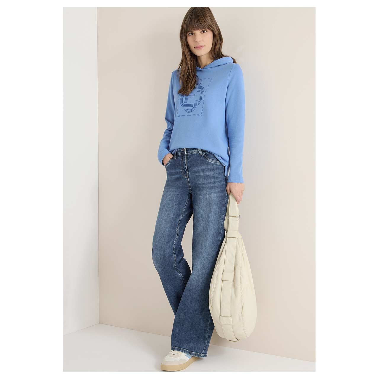 Damen Hoodie Sweatshirt Stitched Sequins von Cecil in Blau mit Print, Ganzkörperansicht am Model