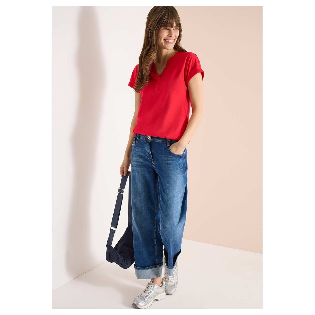 Damen T-Shirt Solid Rib Collar Tunic von Cecil in Rot, Ganzkörperansicht am Model