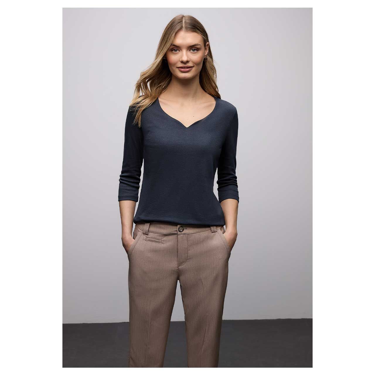 Damen 3/4 Arm Shirt von Street One in Dunkelblau, Vorderansicht am Model