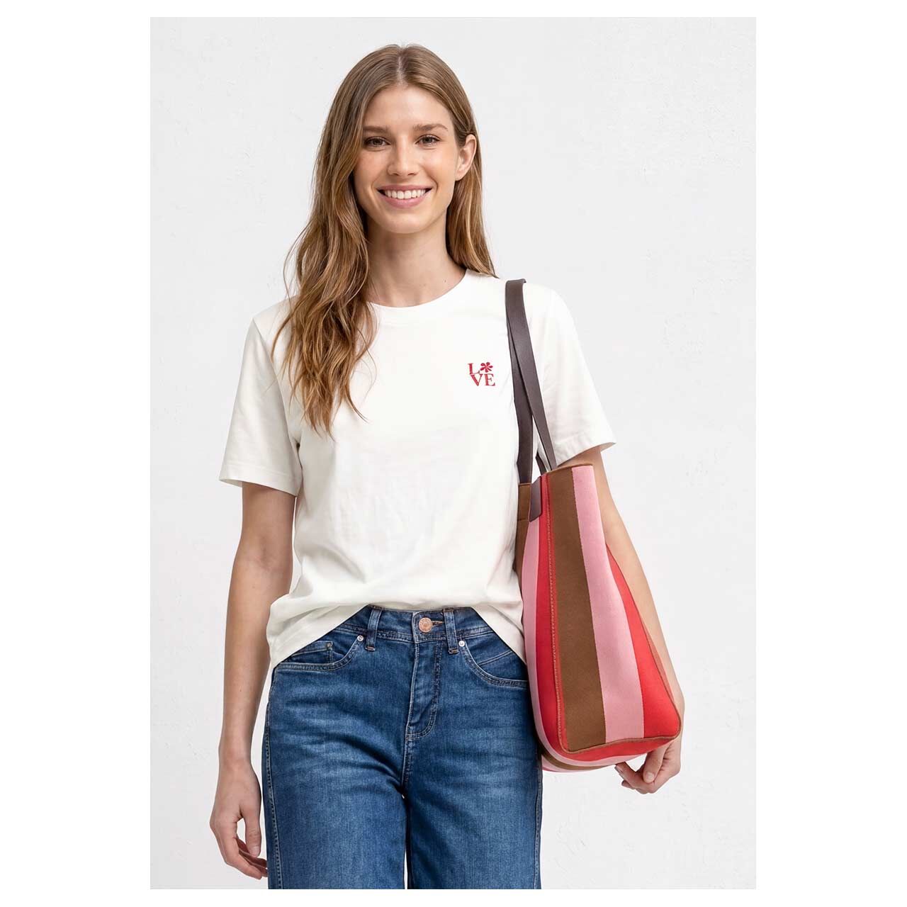 Damen T-Shirt Basic Chest Print von Street One in Cremeweiß mit Print, detaillierte Vorderansicht am Model