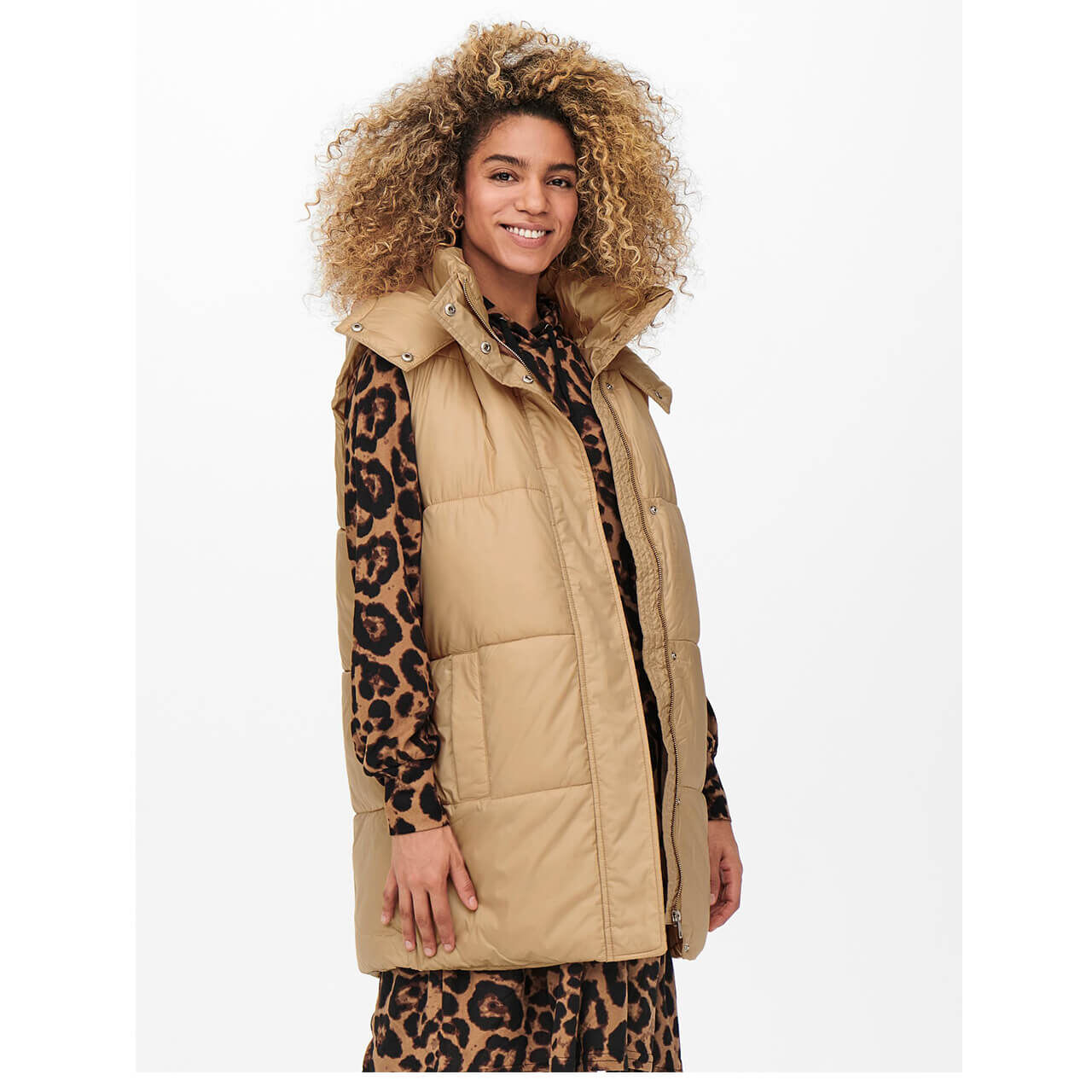 only-jacke-waistcoat-cuban-sand-238995-seite Only Demy Padded Waistcoat Weste für Damen in Beige, FarbNr.: 238995
