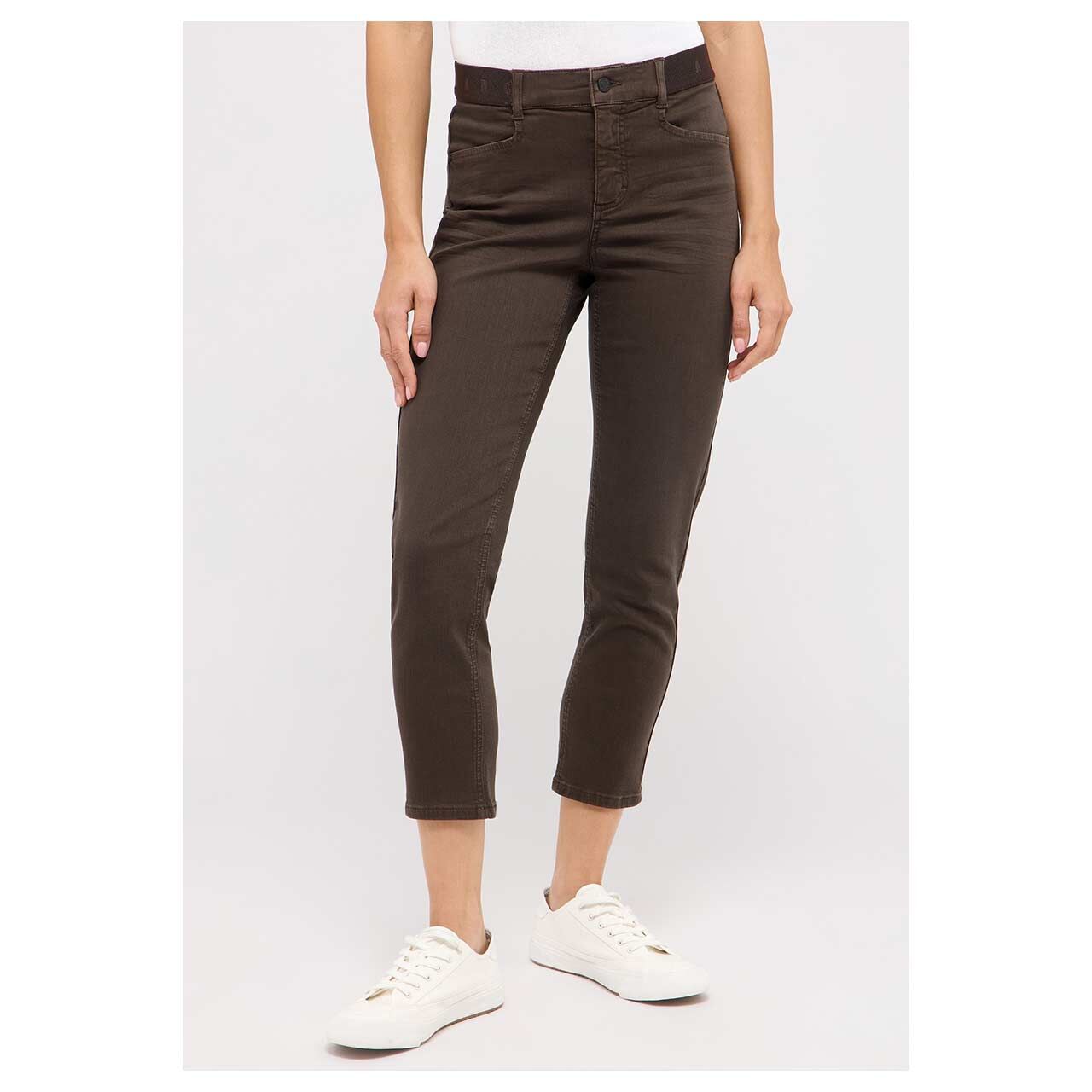 Damen 7/8 Jeans Ornella Sporty von Angels in Dunkelbraun, Vorderansicht am Model