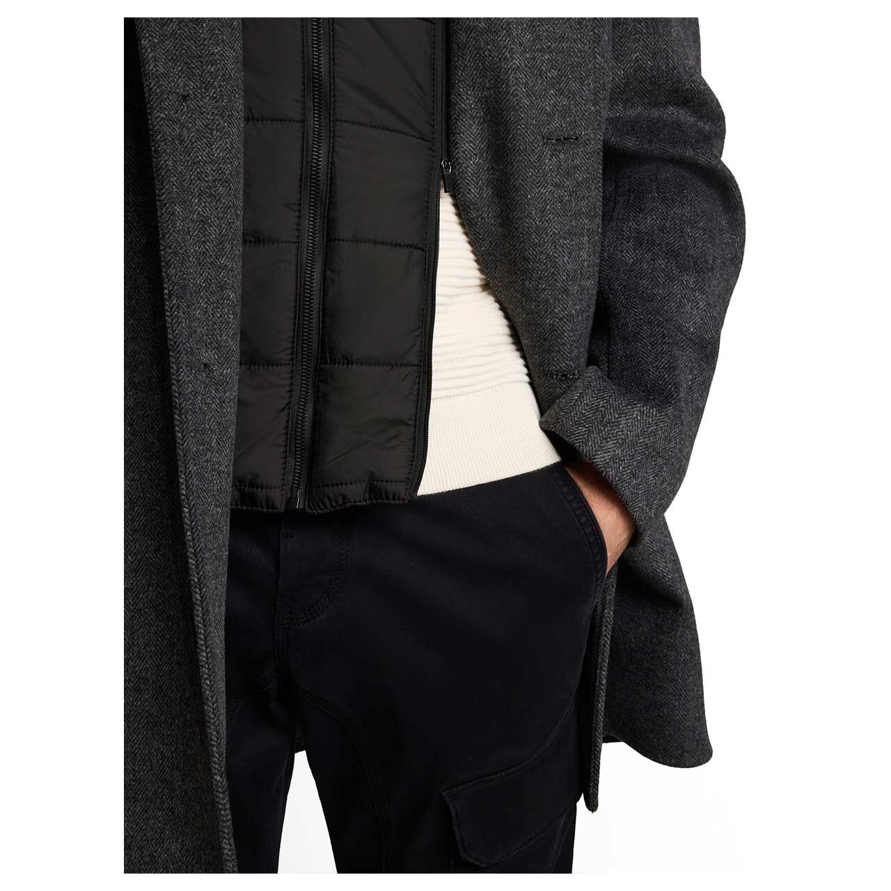Herren Mantel Wool Coat 2 in 1 von Tom Tailor in Dunkelgrau mit Print, Detailansicht am Model