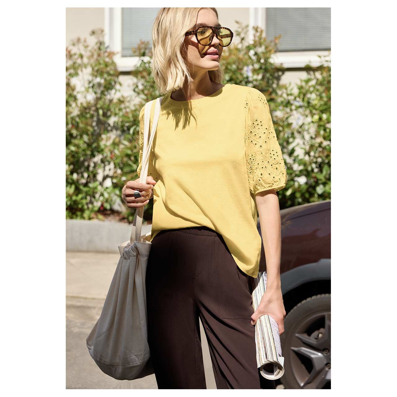 Damen T-Shirt Embroidered Woven Puff Sleeves von Street One Studio in Gelb, Vorderansicht am Model