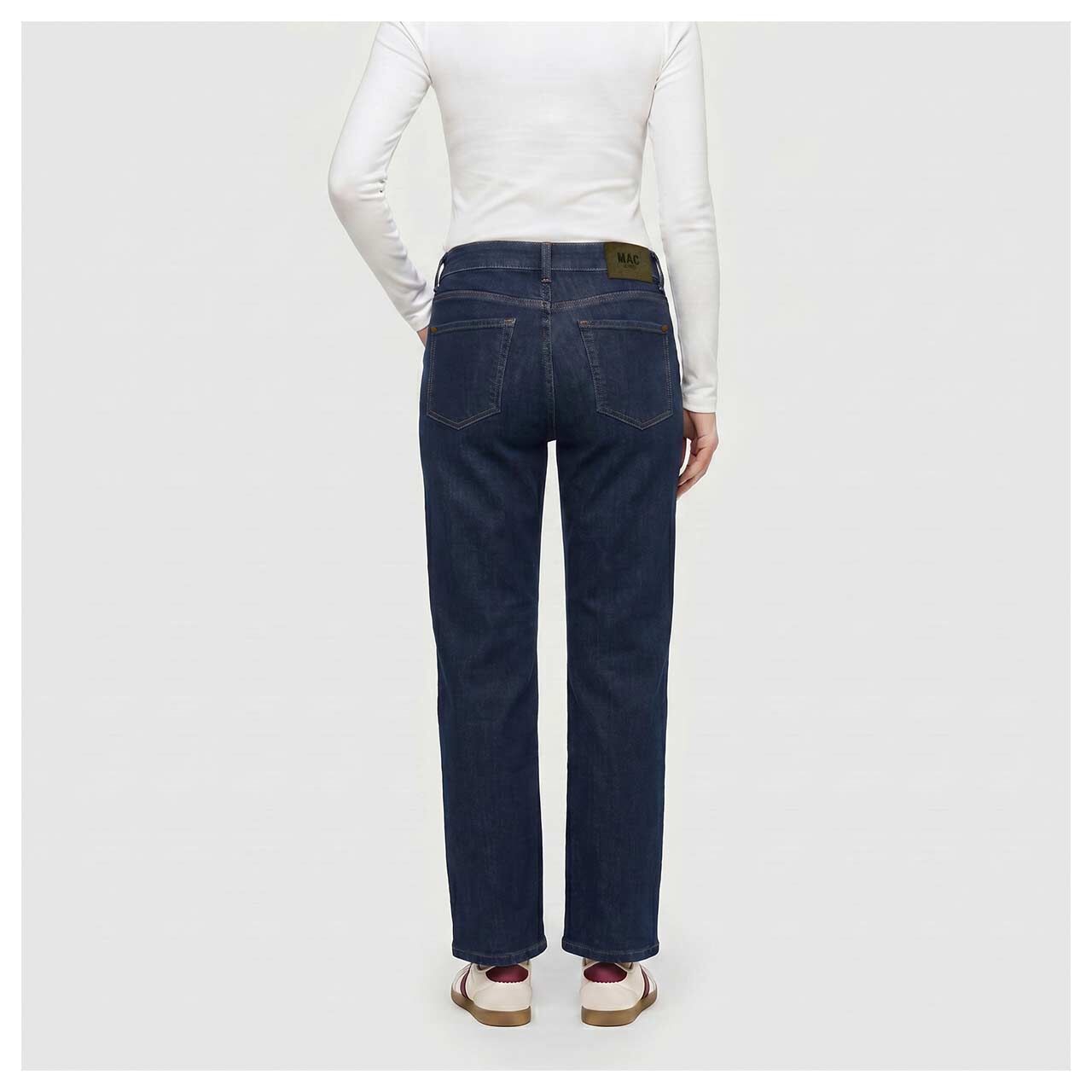 Damen Jeans Gina von MAC in Dunkelblau, Rückansicht am Model