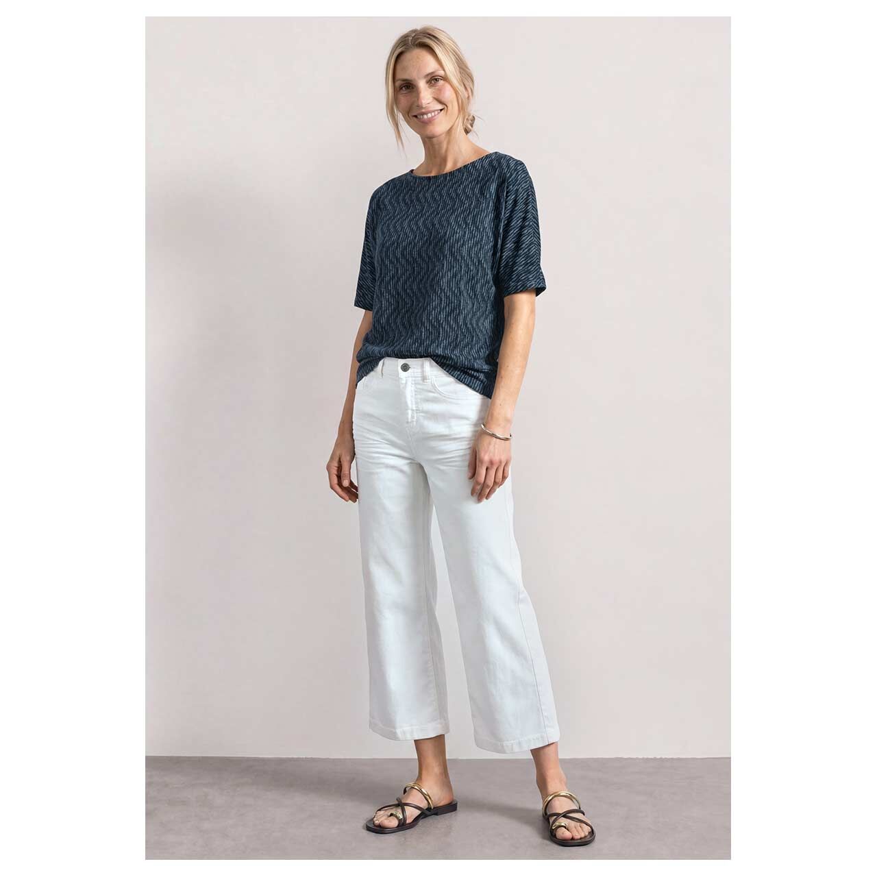 Damen T-Shirt Printed Bottom Cuff von Street One in Blau mit Print, Ganzkörperansicht am Model