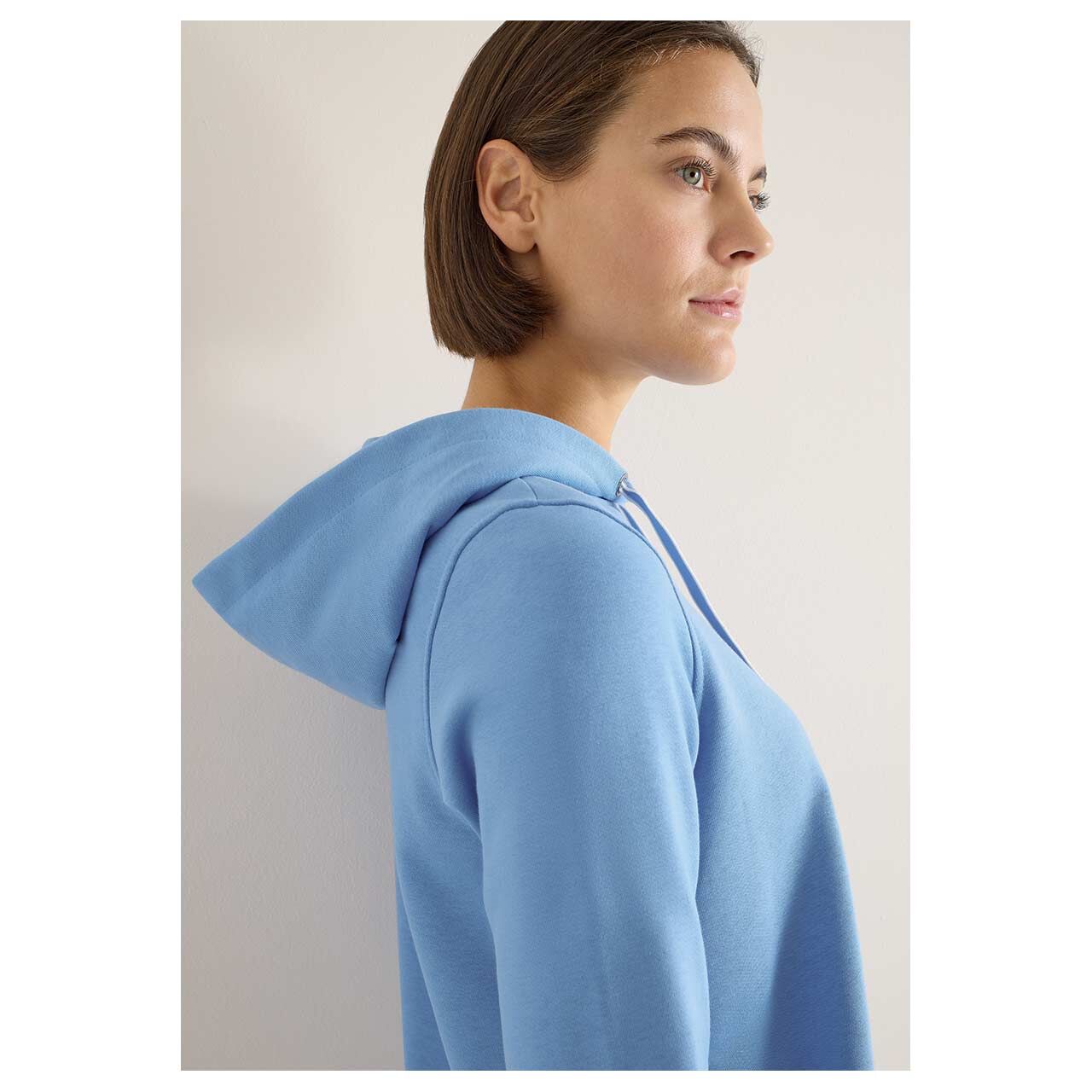 Damen Hoodie Sweatshirt Embroidery von Cecil in Blau mit Print, Seitenansicht am Model