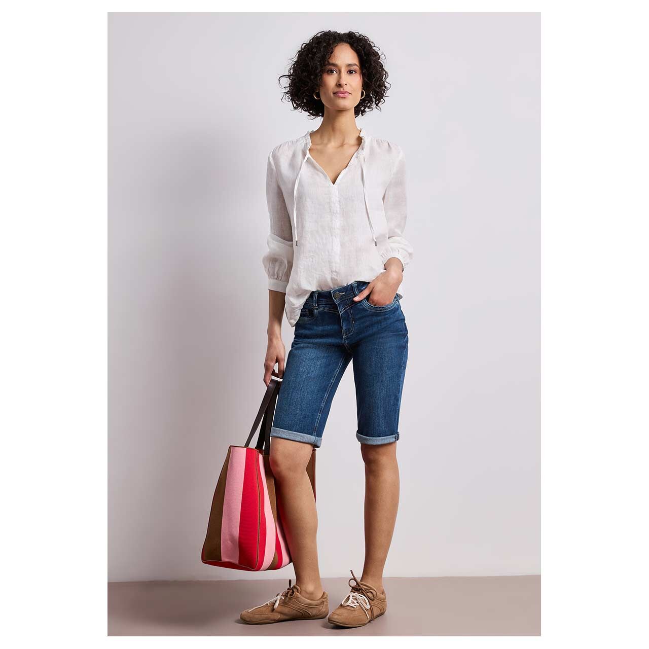 Street One Damen Jane Jeans Bermuda in Dunkelblau angewaschen, Ganzkörperansicht Model