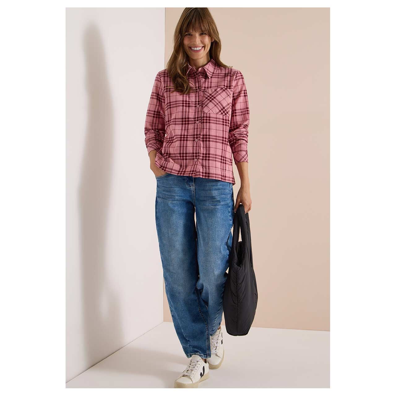 Damen Langarm Cord Bluse Check Corduroy von Cecil in Rosa kariert, Ganzkörperansicht am Model