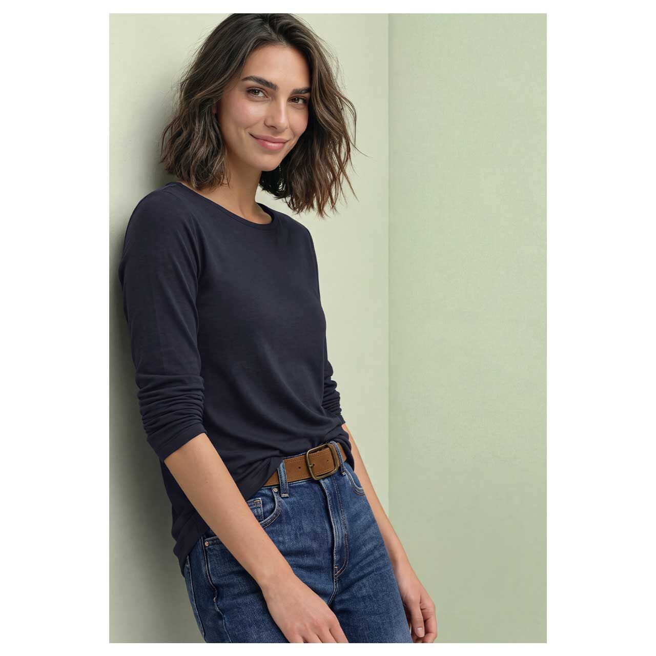 Damen Langarm Shirt Lanea von Street One in Dunkelblau, seitliche Vorderansicht am Model