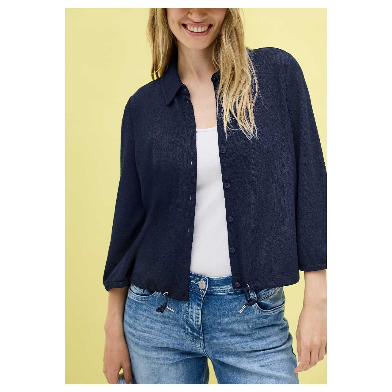 Damen Shirtjacke Short Crepe Jacket von Cecil in Dunkelblau, Vorderansicht am Modell