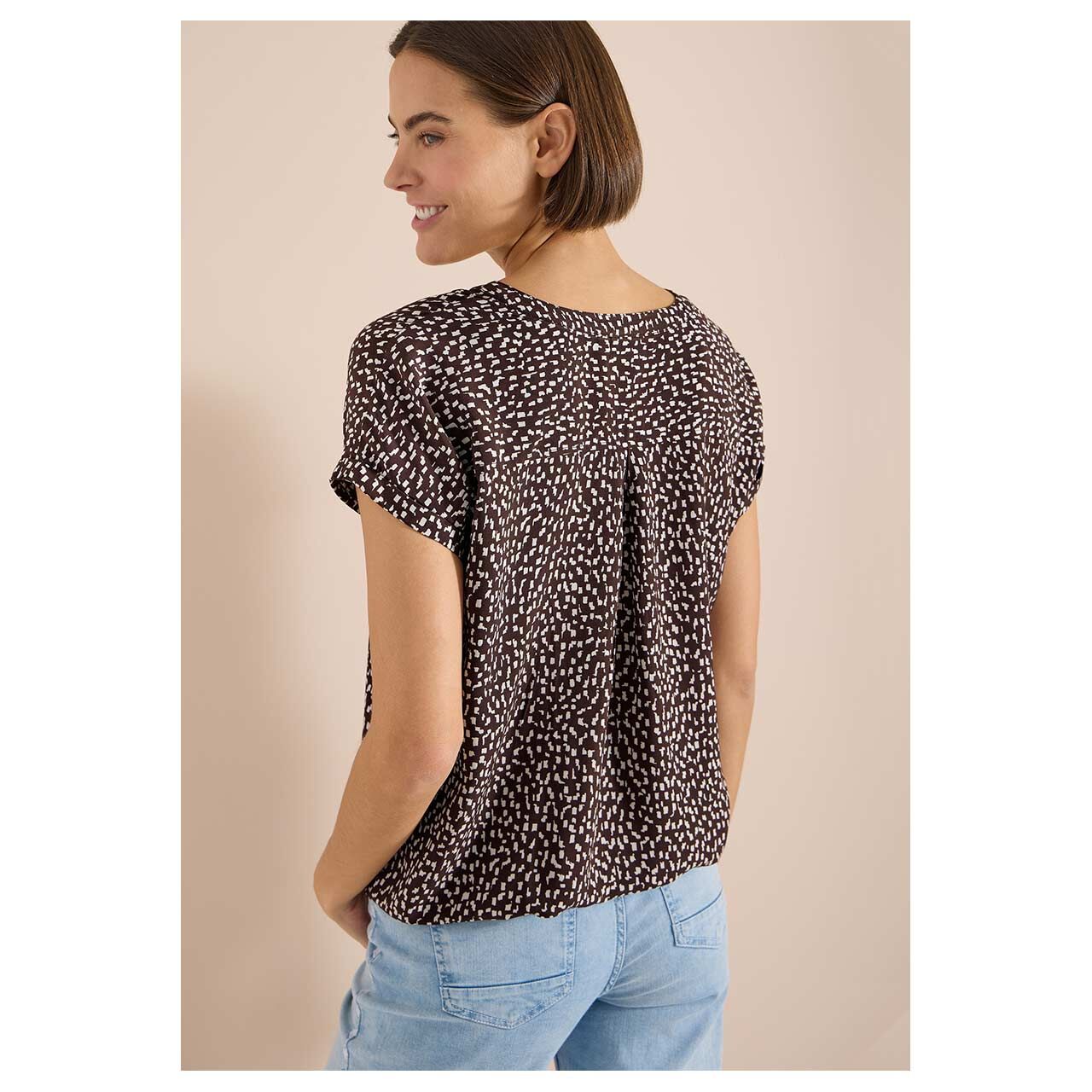 Damen Kurzarm Bluse Minimal Print von Cecil in Braun mit Print, Rückansicht am Model