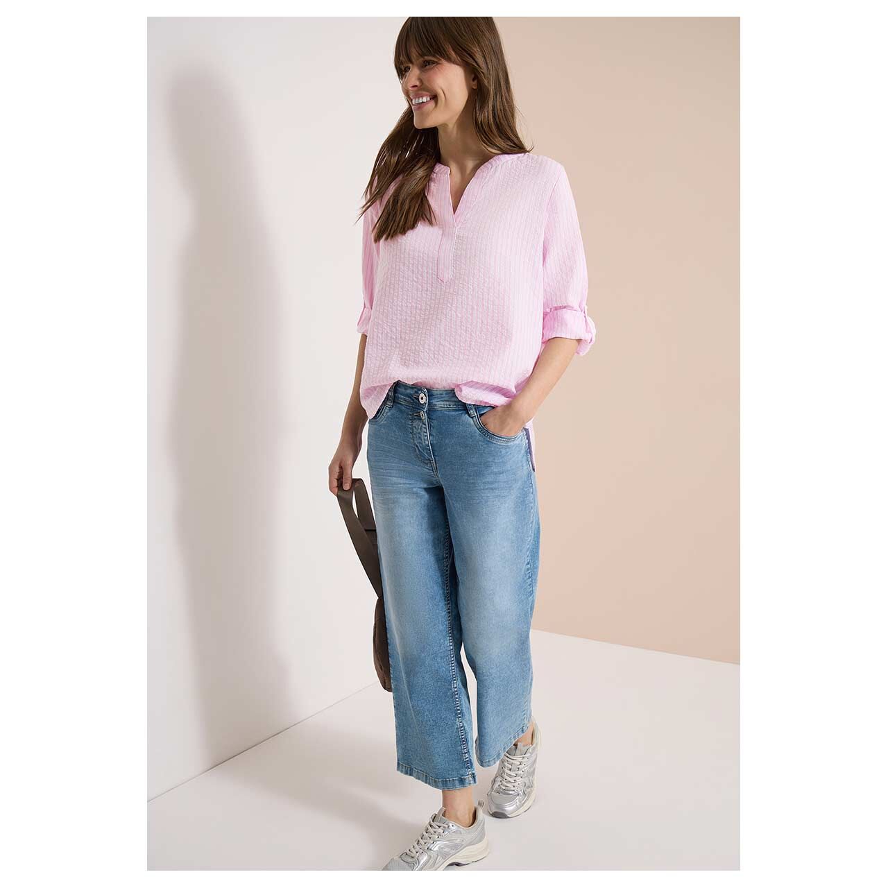 Damen 3/4 Arm Bluse Seersucker Stripe von Cecil in Rosa gestreift, Ganzkörperansicht am Model