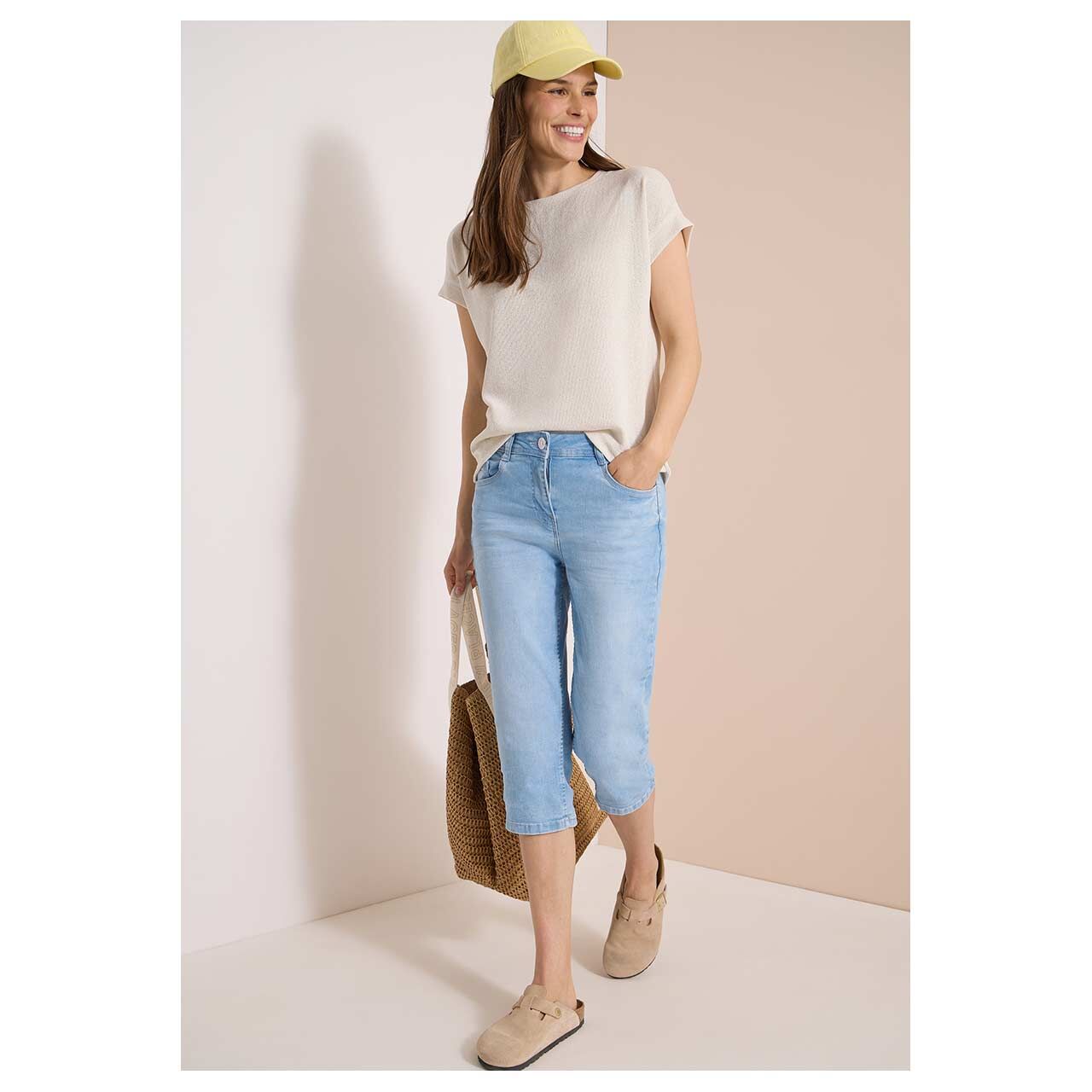 Damen Capri 3/4 Jeans Toronto von Cecil in Hellblau angewaschen, Ganzkörperansicht am Model