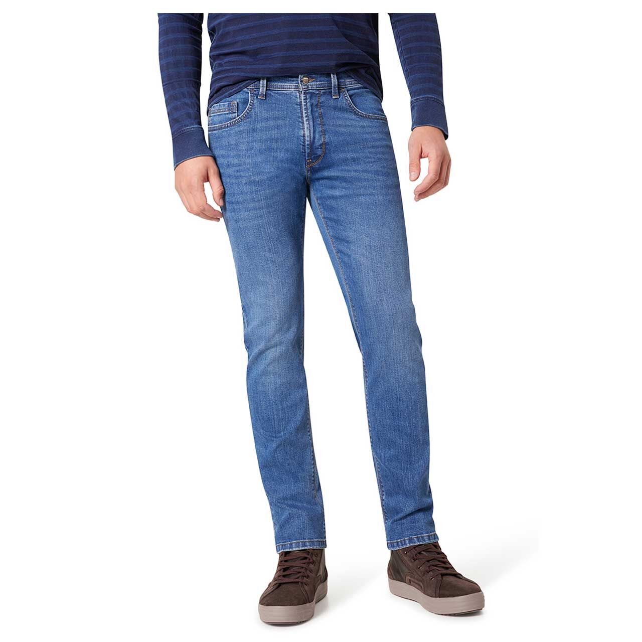 Stretch Herrenjeans Rando in Blau verwaschen von Pioneer, Vorderansicht am Model