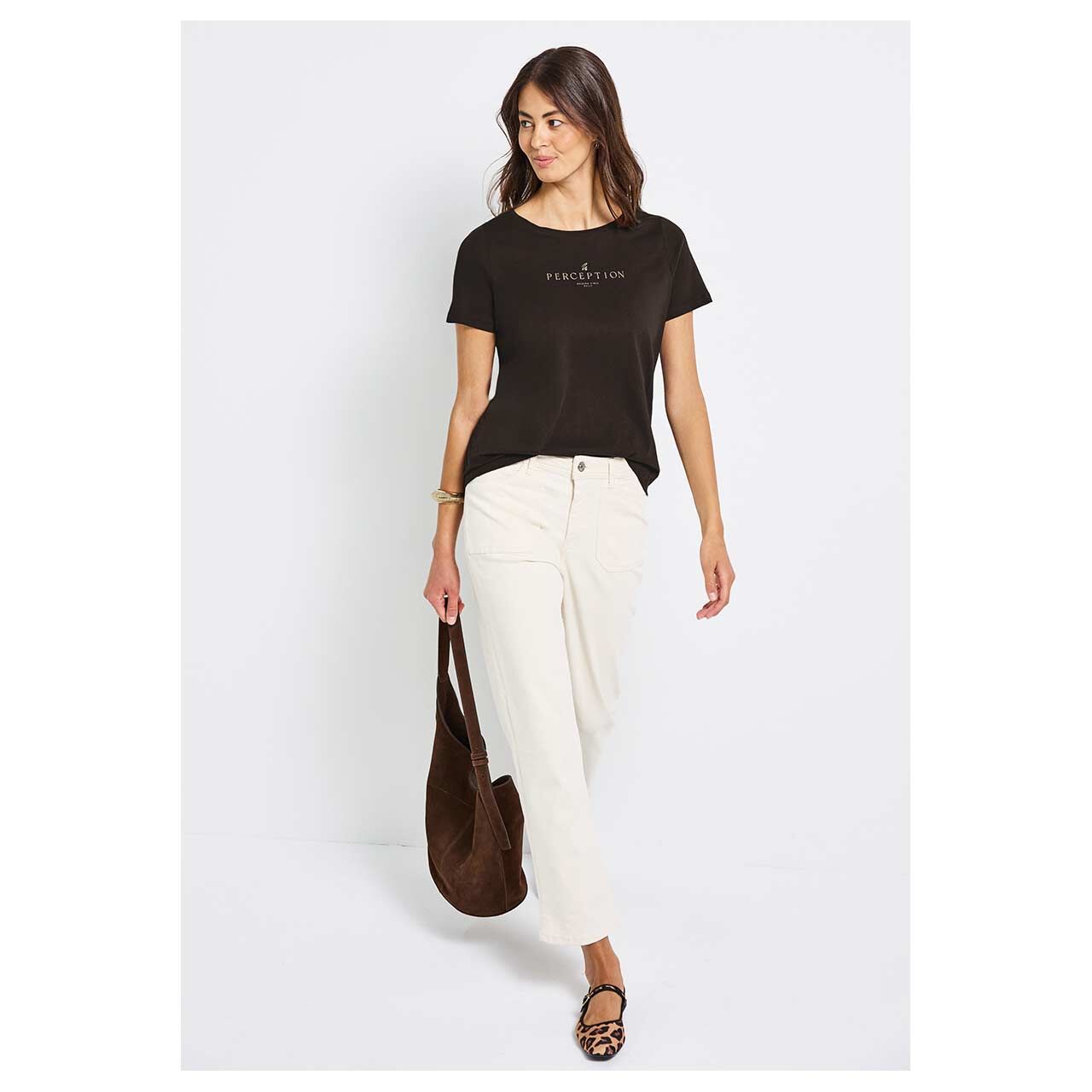 Damen T-Shirt Basic Wording von Street One in Dunkelbraun, Ganzkörperansicht am Model