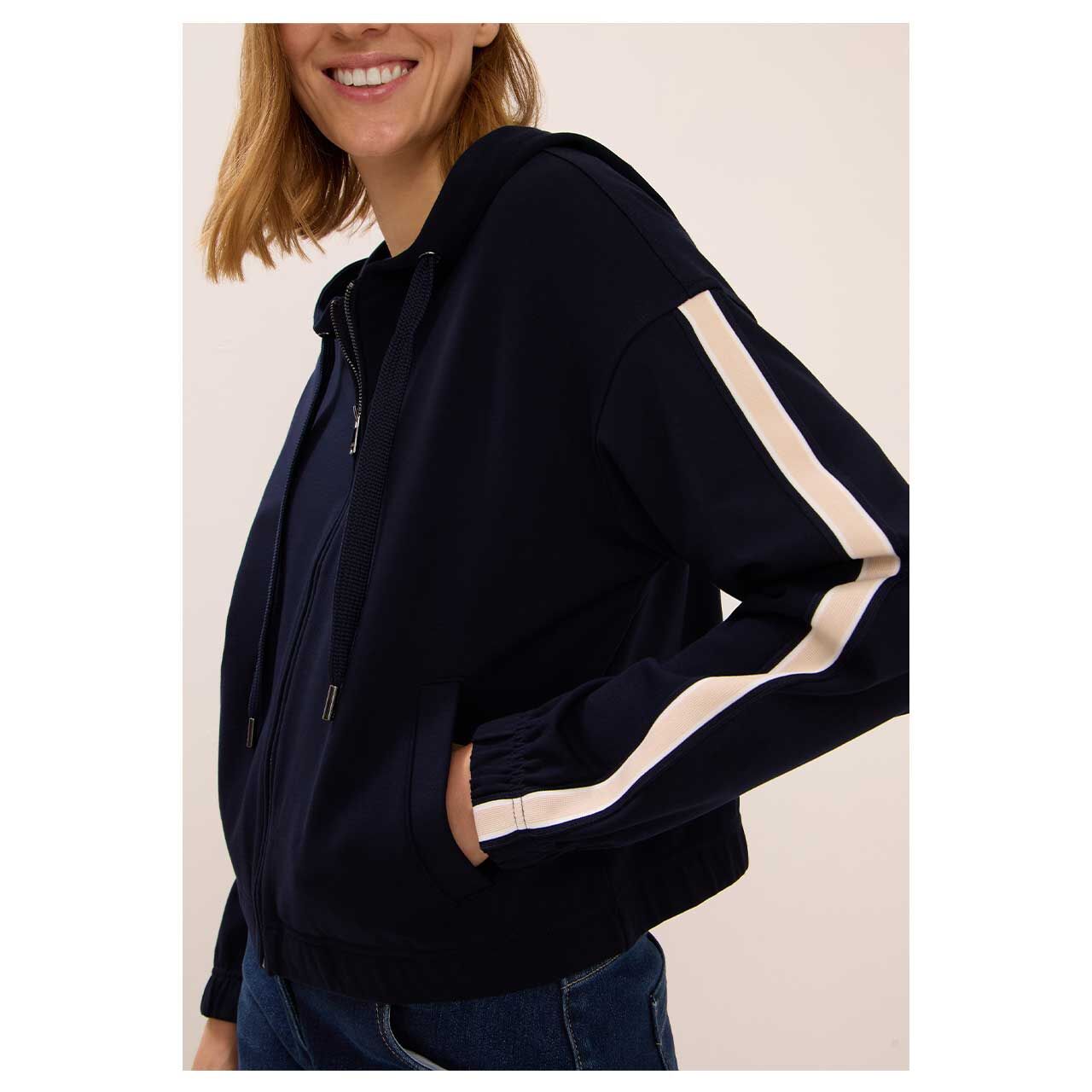 Damen Hoodie Sweatjacke Galon Stripe von Cecil in Dunkelblau, detaillierte Seitenansicht am Model