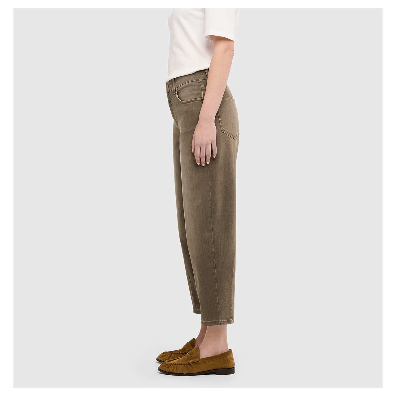 Damen 7/8 Jeans Bobbie von MAC in Dunkelbraun verwaschen, Seitenansicht am Model